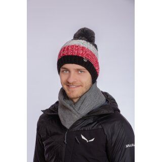 Strickmütze mit Strickpompon